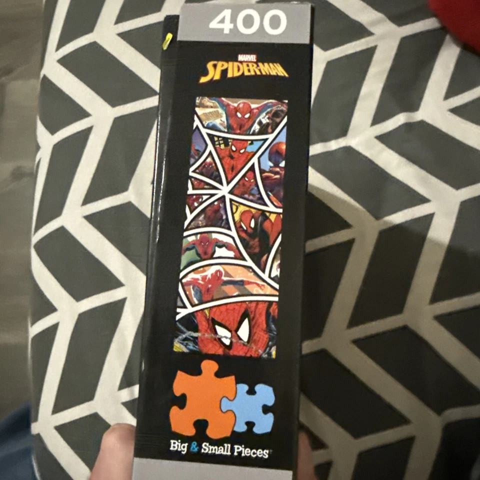 Rompecabezas Buffalo Games Web of Spider-Man 400 piezas Foto 4 de 4