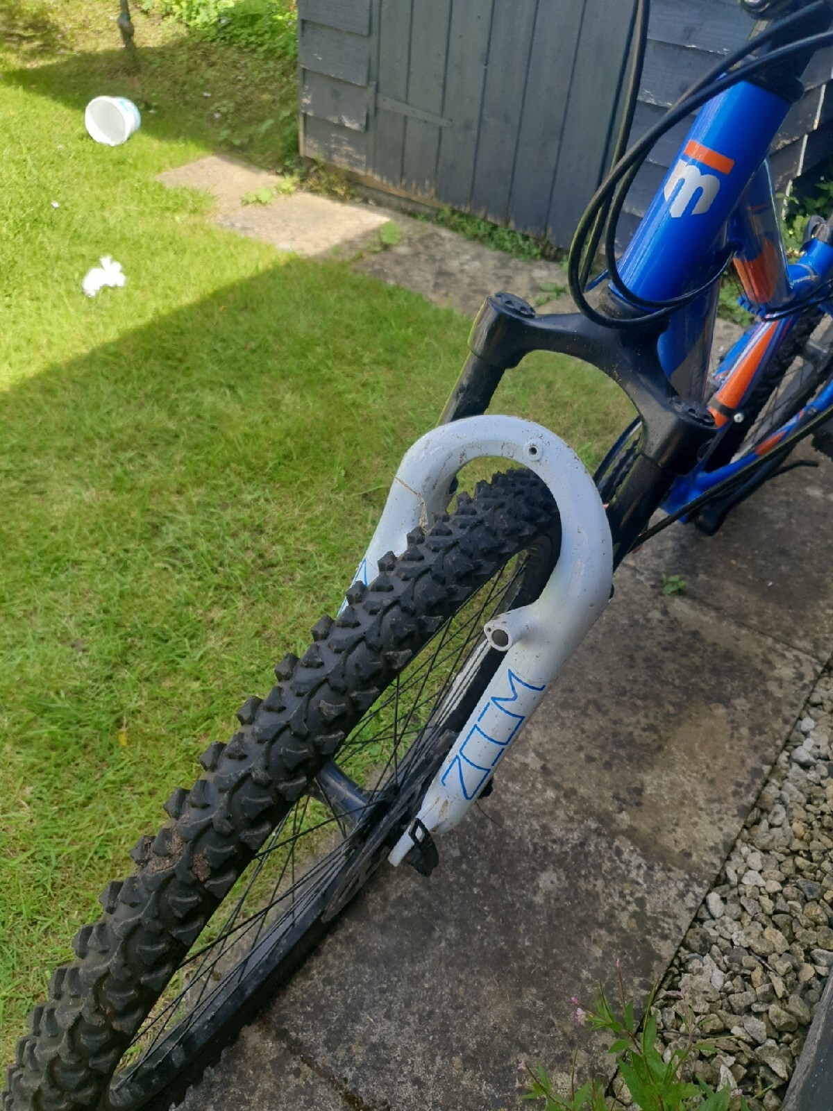 Mongoose Evict Childs Mountain Bike 24 Wheel, Disc Brakes Alloy Frame