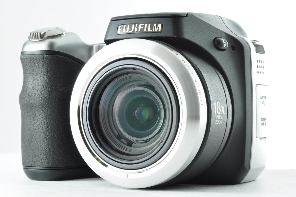 Near Mint] Fujifilm FinePix S8100FD Digital Camera (Black