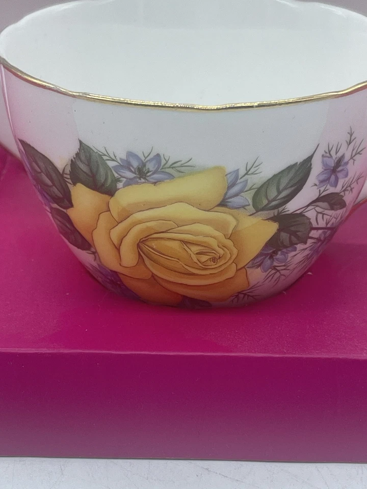 Royal Albert Yellow Rose Vintage Teacup and Saucer Boxed Set - Image 4 of 4