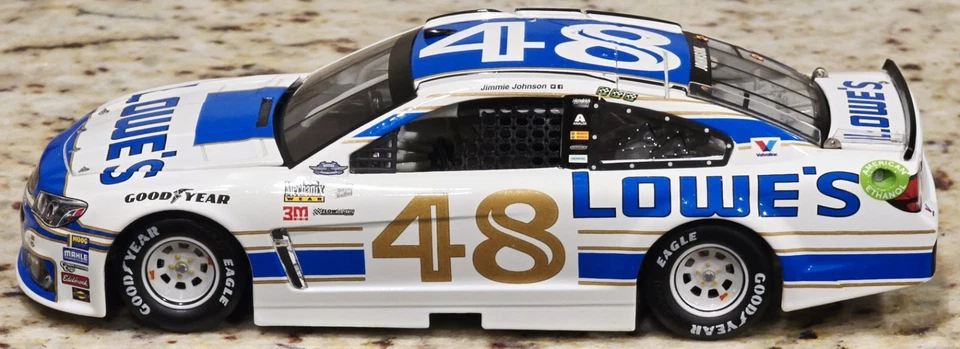 Chevrolet SS 2017 #48 Jimmie Johnson Lowe's Darlington retroceso 1:24 diecast Foto 3 de 4