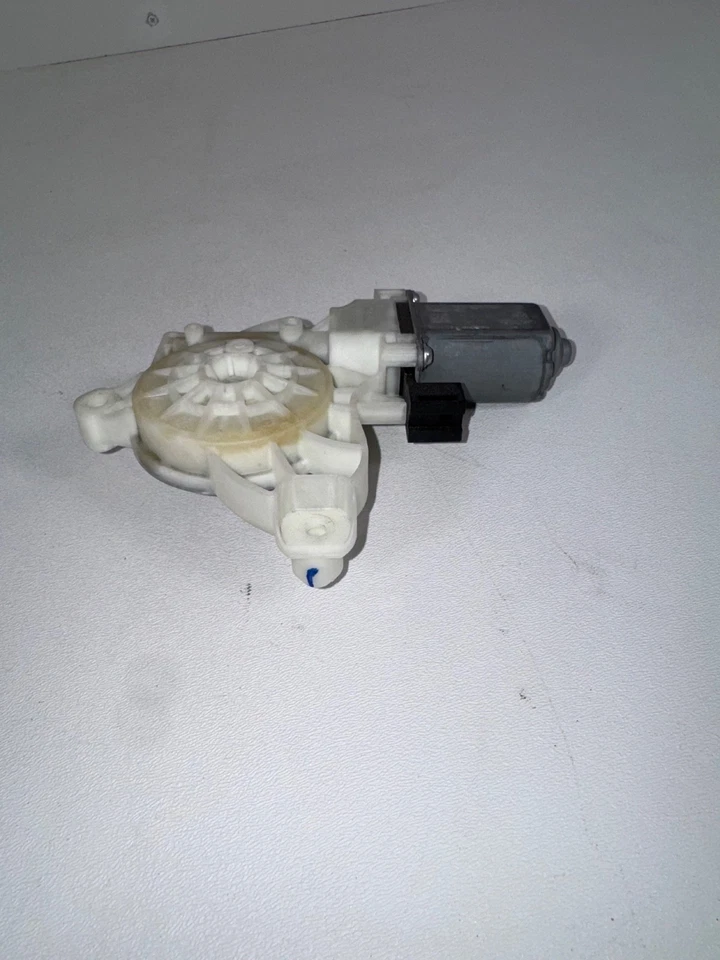 Оригинальный двигатель регулятора стекла передней левой водительской двери Mercedes-Benz A220 19–22 годов выпуска - Изображение 3 из 4