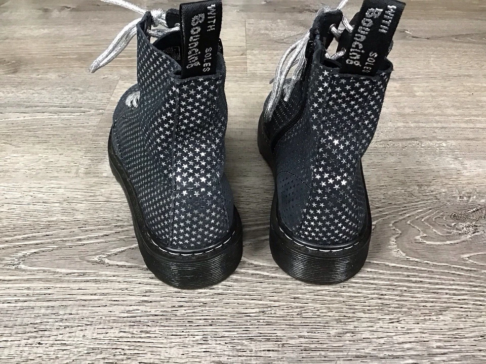 Botas Dr Martens 1460 Pascal Y Stars Brillo Para Mujer EE. UU. Talla 6 Negro Gamuza Cremallera Foto 3 de 4