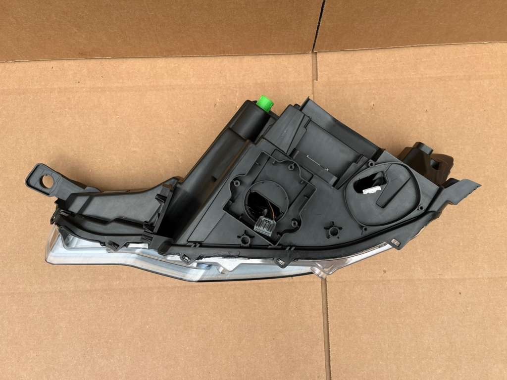 2017 2018 2019 2020 Maserati Levante RH Right Headlight HID Mint! W/ Adaptive