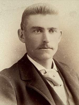 1880s San Francisco California Clean Cut Dapper Man Mustache Cabinet Card Photo