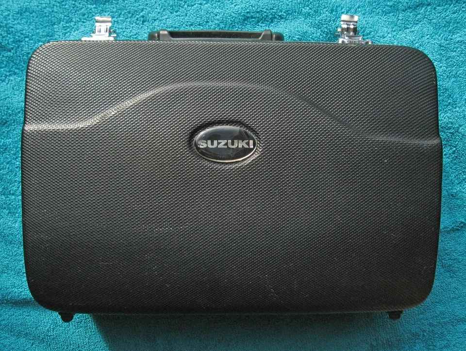 Clarinete de estudiante Suzuki Musique Bb con estuche rígido Foto 2 de 3