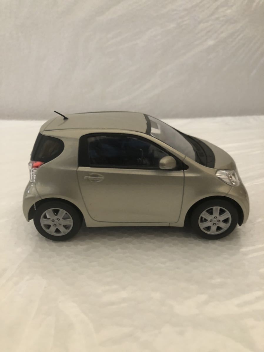 1 24 Toyota iQ Non sale Color Sample Miniature Car Silky Gold - Image 3