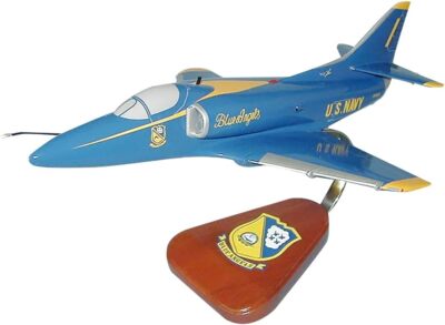 USN McDonnell Douglas A-4 Skyhawk Blue Angels Desk Top Model 1/28 SC Airplane