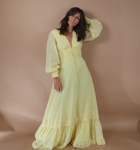Vintage Renaissance Lace Ruffle Yellow 