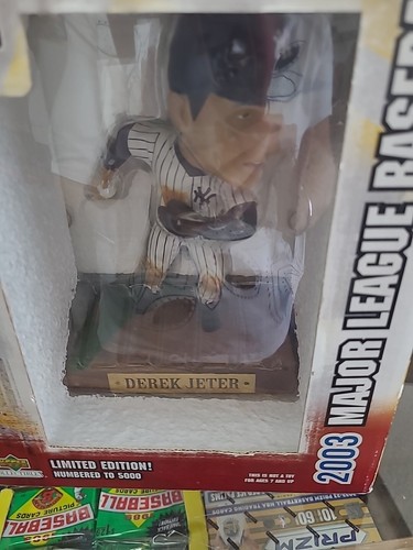 2003 UPPER DECK GAME BREAKERS DEREK JETER  NEW YORK YANKEES FIGURINE STATUE MINT - Picture 8 of 20