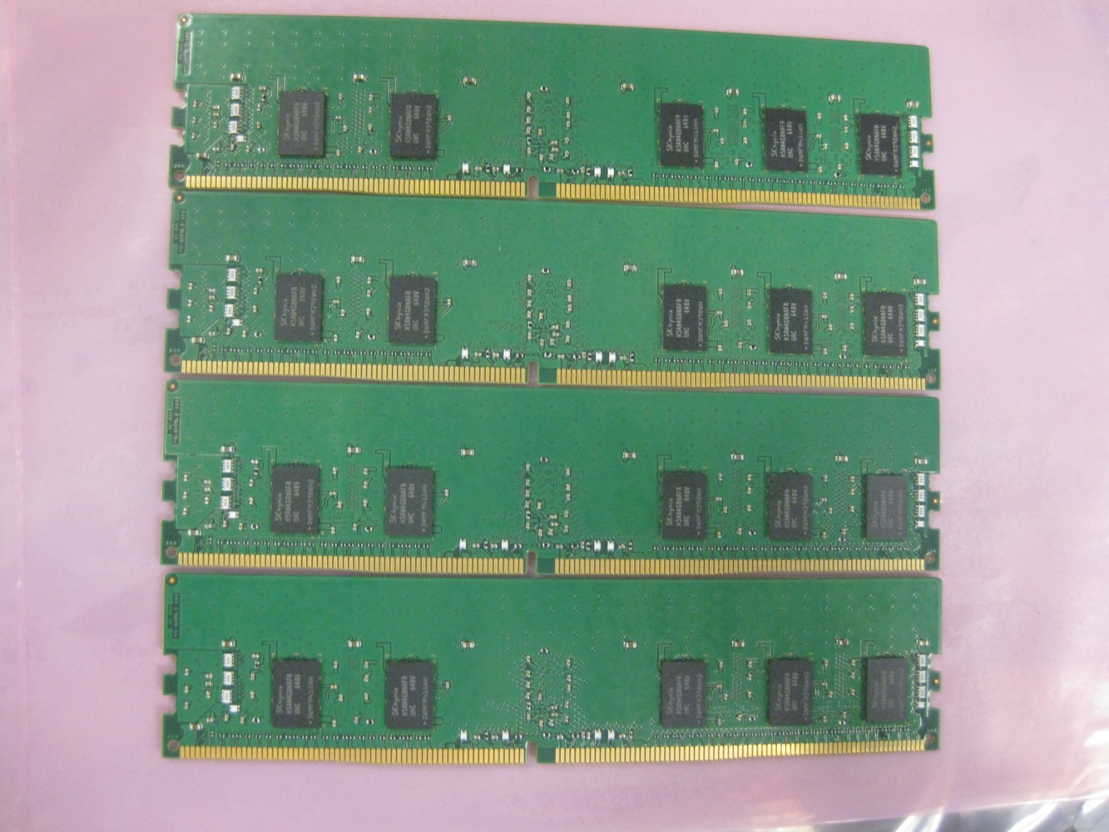 как выглядит 16GB DDR4-2400T-R SK HYNIX HMA451R7AFR8N-UH PC4-19200 Registered ECC Server RAM фото