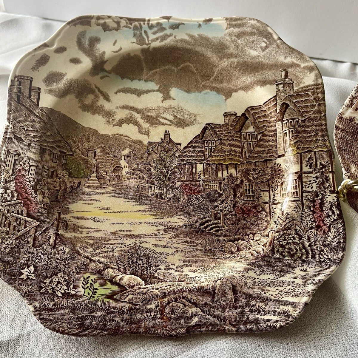 4pc JOHNSON BROS Olde English Countryside 2 Sq Salad Plates & 2