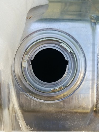 Spectra Premium Fuel Tank F28A Ford Mustang - Picture 6 of 8