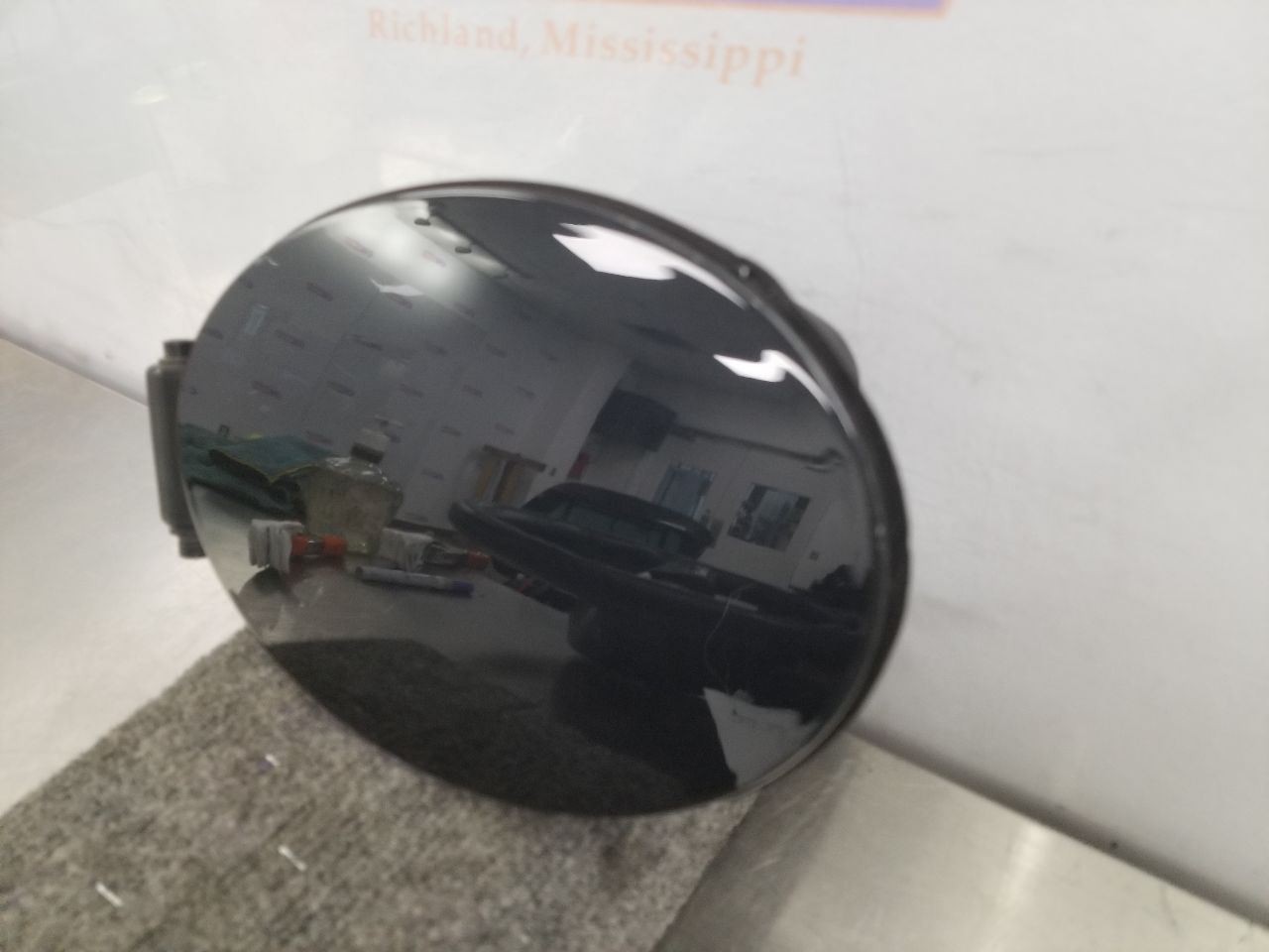 Maserati Levante Fuel door