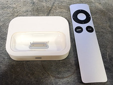 Apple iPod Universal Dock. MC746LL/A with Apple remote and 30 Pin USB L K  