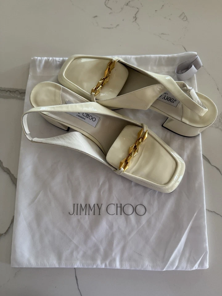 Zapatos de salón Jimmy Choo Diamond Tilda Slingback Crema Tacón Bloque con Detalle de Cadena Dorada Foto 4 de 4