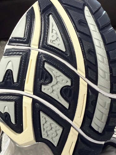 Asics Gel Kayano 14 White Midnight | UK 9 | Nuovo β
| Spedizione Veloce π - Foto 7 di 11