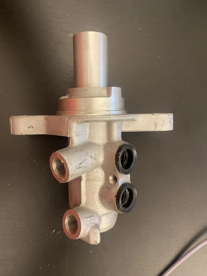 Cilindro maestro de freno reemplaza BMW OEM # 34336851095  Foto 3 de 4