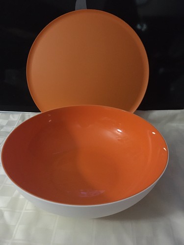 TUPPERWARE Chic Dining *White Outside Orange Inside + Seal* 15 cup Bowl New - Picture 3 of 11