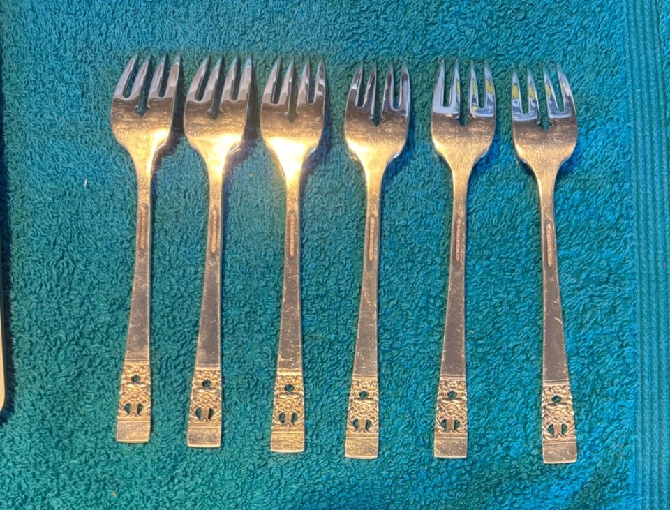 Juego de cubiertos Community Plate Coronation 4 tenedores de postre para ensalada cena de repuesto Foto 2 de 3