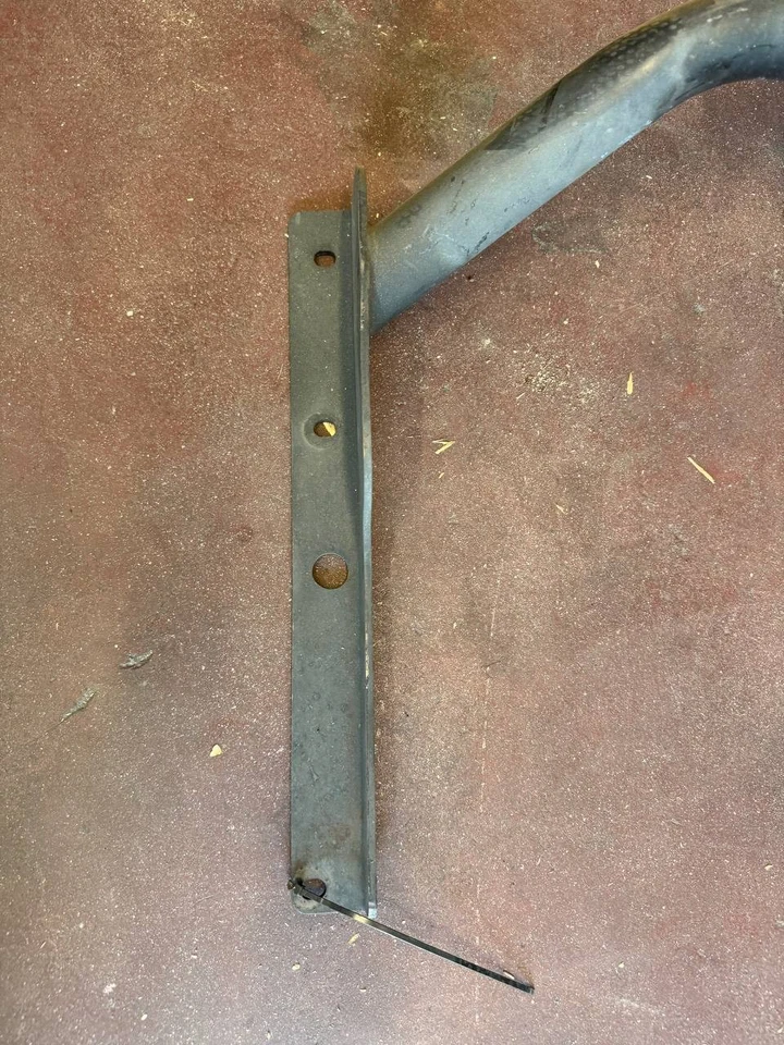 2004 - 2007 NISSAN ARMADA OEM TOW TRAILER HITCH - Image 3 of 4