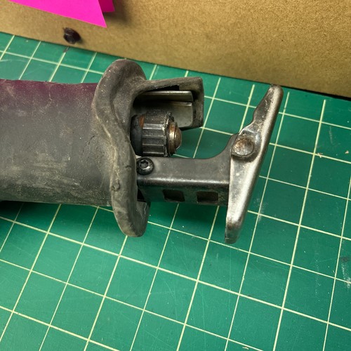 Milwaukee 6519-30 Sawzall Reciprocating Saw 120V - Black/Red **FOR PARTS ONLY** - Picture 5 of 12
