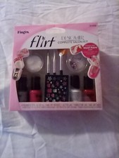 FINGRS FLIRT DESIGN-HER NAIL SALON KIT.