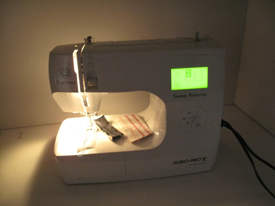 Euro-Pro 9025 Computer Assistant Sewing Machine Case - Image 3 of 4