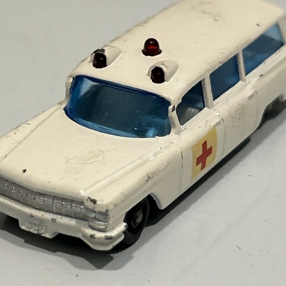 Ambulancia Cadillac No.54 Lesney England Matchbox Coche De Colección Camión Metal Juguete Antiguo Foto 3 de 4