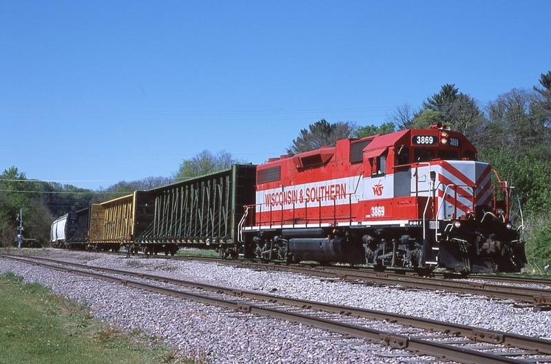 BN ORIG SLIDE WAMX WISCONSIN & SOUTHERN GP38-2 #3869 W/TRAIN - ROCK SPRINGS 2026