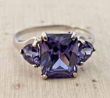 White Gold Ring Tanzanite Gemstones 10ct Full UK Hallmarked Ring Size P 1/2