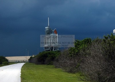 SPACE SHUTTLE ATLANTIS KENNEDY SPACE CENTER PAD 39B 2006 5X7 PHOTO