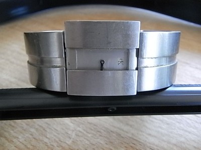 CALVIN KLEIN FUTURISTIC BANGLE WATCH-SWISS MADE /ALL EDELSTAH- K13121 00 Bastler