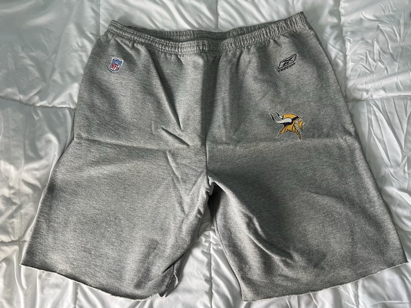 Men’s Size 4XL Gray Reebok NFL Minnesota Vikings Sweatpants Cut Off Shorts