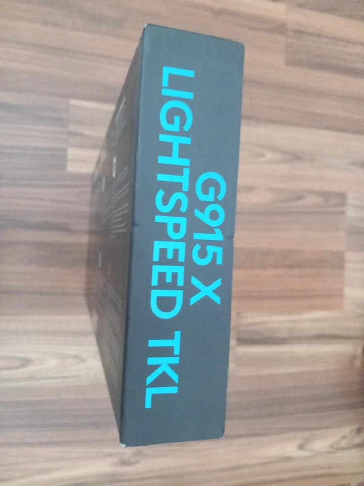 Logitech G915 X Lightspeed TKL Low-Profile Wireless Gaming Keyboard - UK -PC/Mac - Image 3 of 4