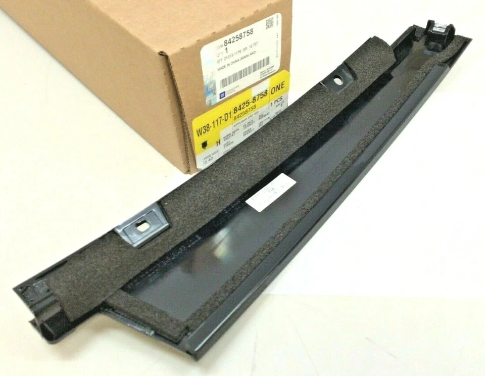 Aplique de pilar de moldura de puerta de pasajero delantera derecha Chevrolet Malibu 16-22 OEM Foto 2 de 4