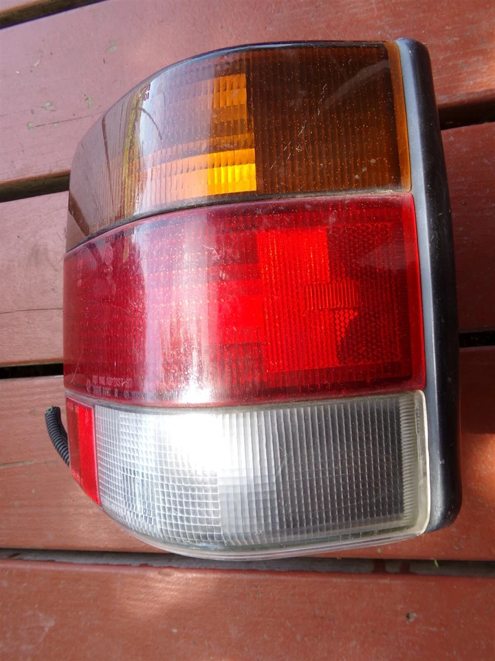 1991 Subaru Justy Tail Light RH OEM IKI 4447 1989 90 91 92 93 94 95 - Image 3 of 4