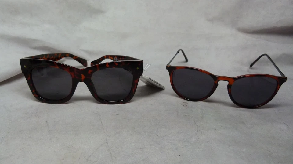 Lot of 4 - H&M Assorted Women's Sunglasses Various Colors and Styles - Image 3 of 4