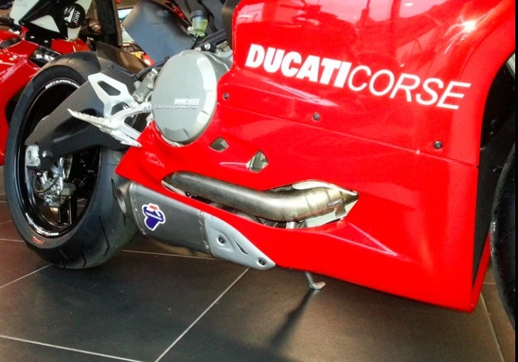 2 ADESIVI DUCATI CORSE mm.350x40 PRESPAZIATI - 848-1198-1199-1299 PANIGALE SBK