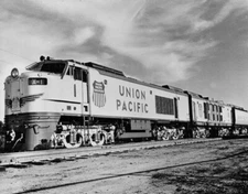 Union Pacific X-1 third generation GTEL locomotive 1965 5 x 7 Photo