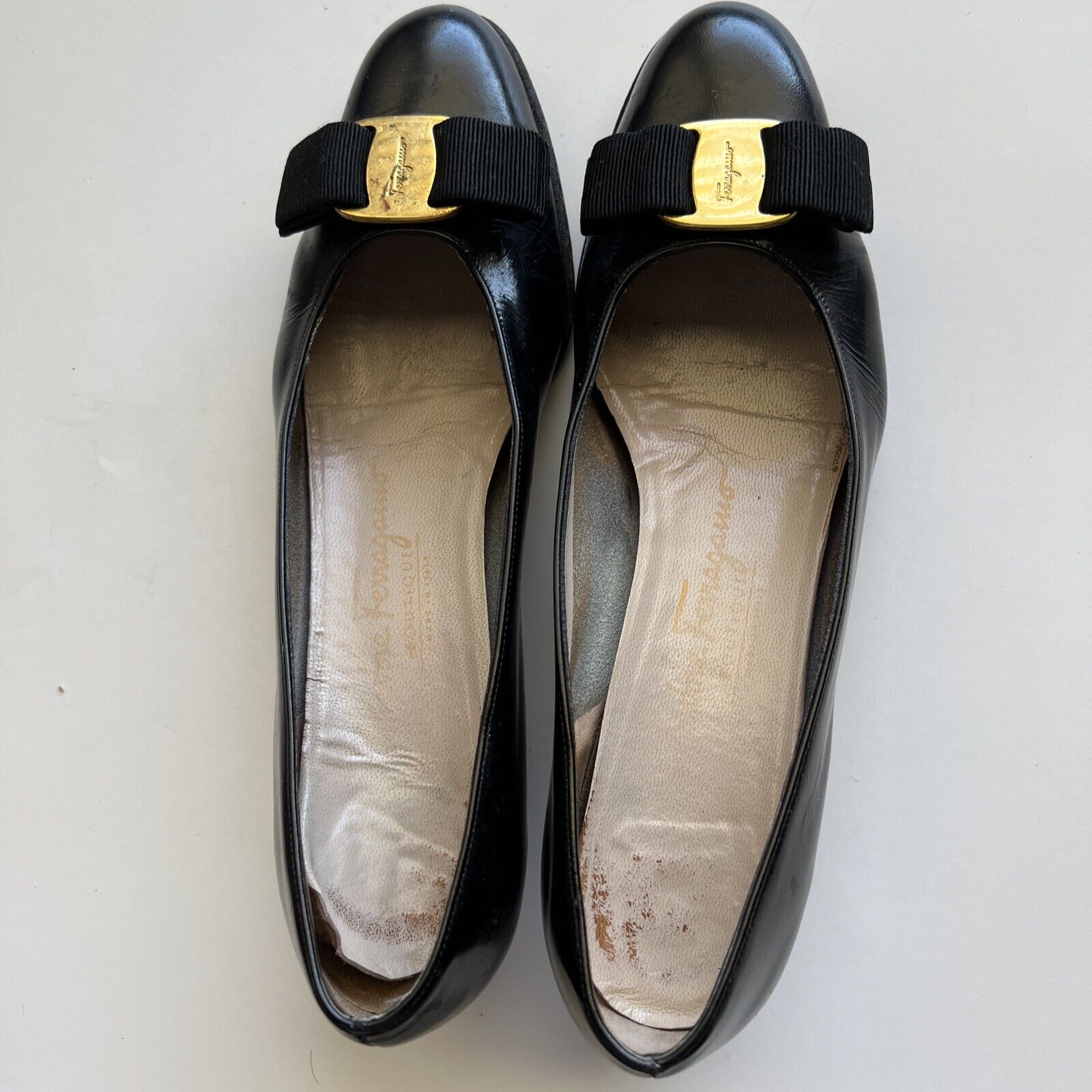 Salvatore Ferragamo Women's Sz 7.5 AAA Vara Bow Black Patent Leather Shoes
