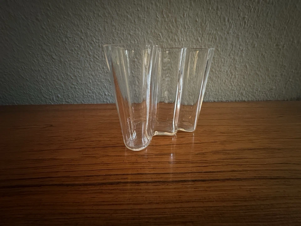 Iittala Alvar Aalto Vase Savoy, Clear Glass, Finland Design 9,5cm High - Bild 4 von 4