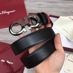 Authentic FERRAGAMO Ceinture à vendre NEW