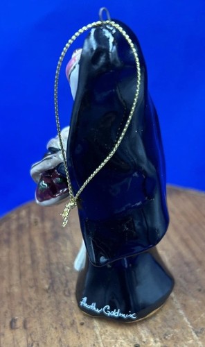 Vtg Heather Goldminc Signed Ornaments–Blue Sky 2 Nuns Father And Brother 4 Total - Afbeelding 9 van 24