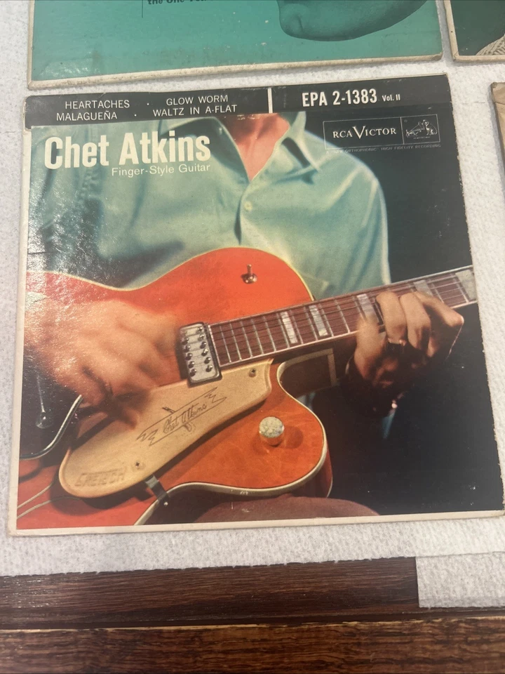 (4) 1950’s RCA Victor Country 7” 45 RPM EP’s Hank Snow Chet Atkins Eddy Arnold - Image 4 of 4