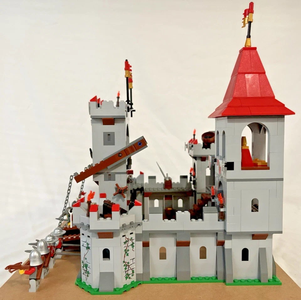 LEGO 7946 королевский замок - полный замок с семью минифигурками. См. описание - Изображение 2 из 4