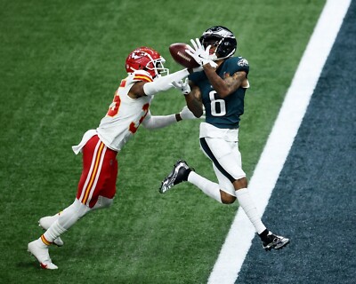 DeVonta Smith Super Bowl LIX Catch Philadelphia Eagles 8x10 NFL Football Photo