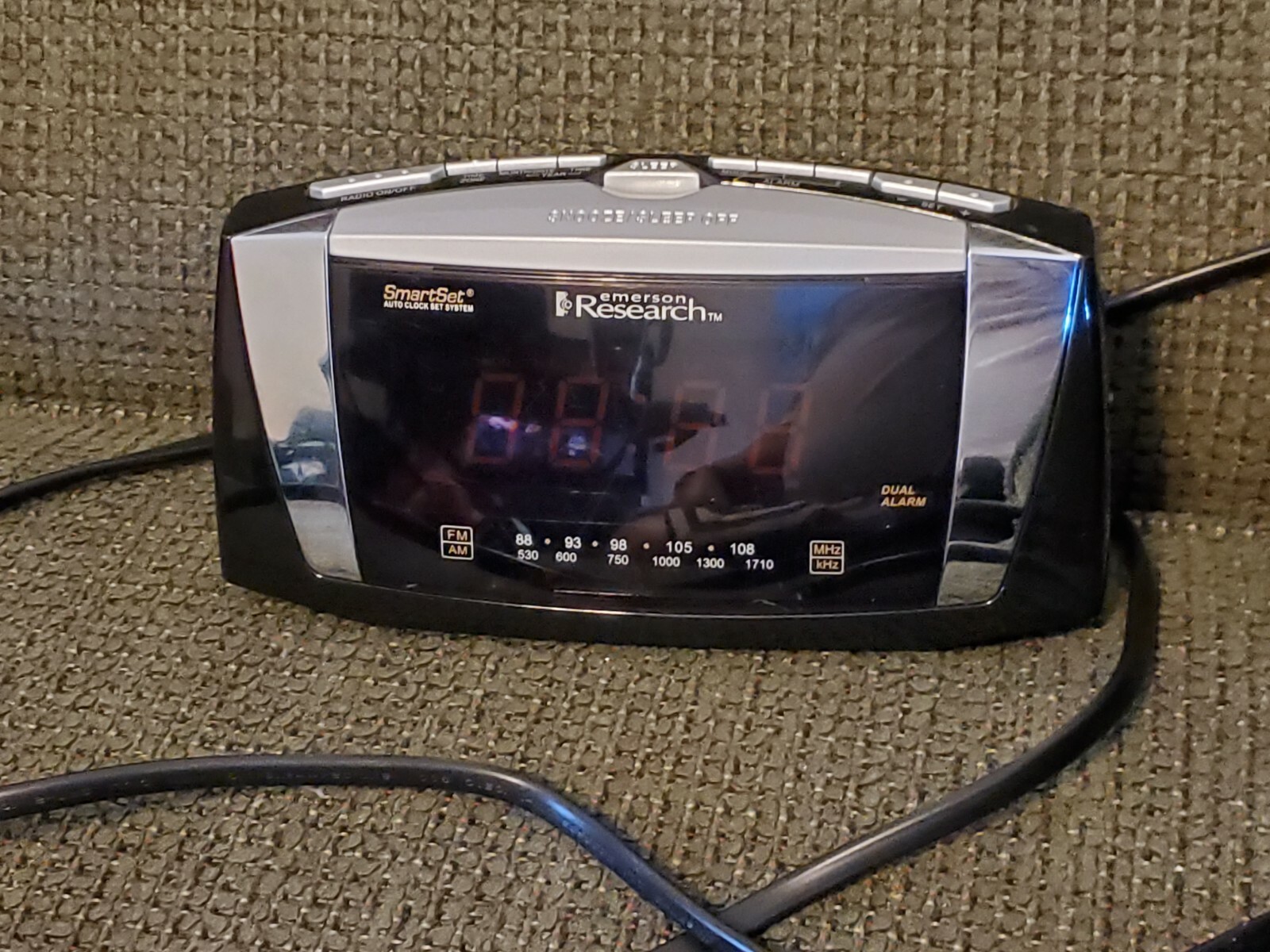 Emerson Research SmartSet AM/FM Radio Digital Clock Model No CKS055B ...