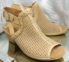 EARTH IVY SYRAH BEIGE LEATHER PERFORATED SLINGBACK SANDALS SHOES WOMENS SZ 9.5 M