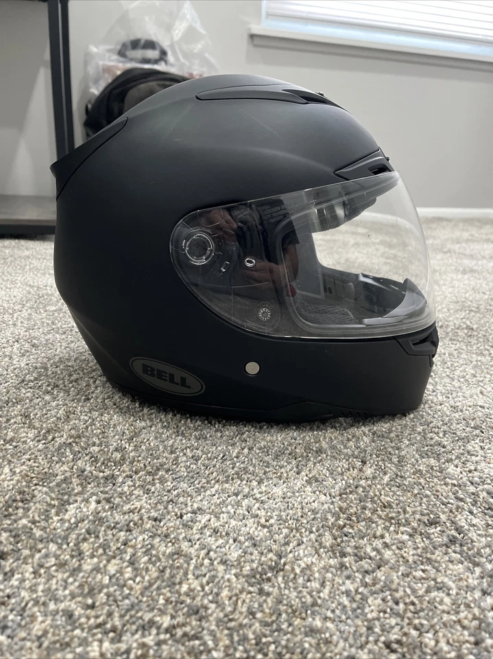 Casco de moto Bell negro mate Foto 2 de 4